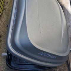 Roof box