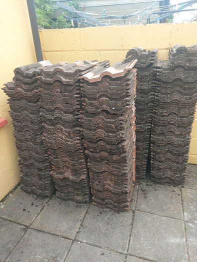 280 Roof tiles for less than 1 euros  each