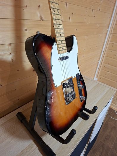 Fender Telecaster 3-Colour Sunburst  Maple Neck + Hard Case