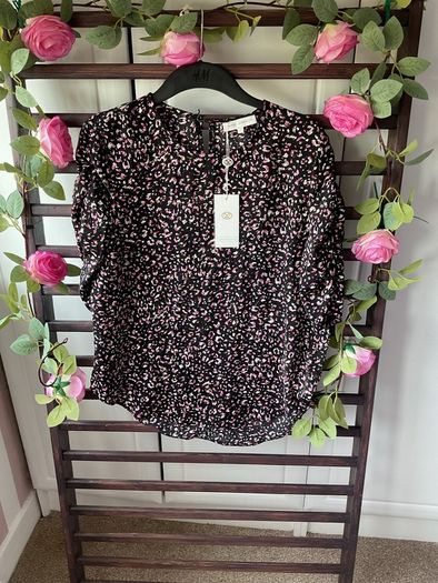 top Bnwt black patterned round neck top Marc Angelo brand size 12