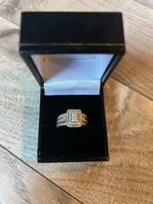 engagement diamond ring