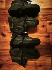 Ladies safety boots
