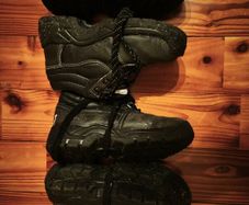 Ladies safety boots