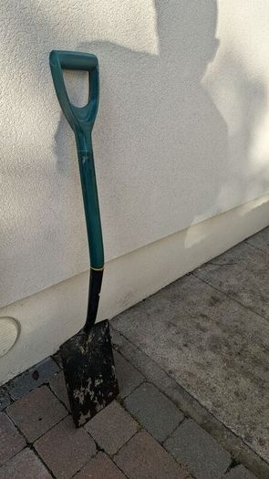 Garden shovel
