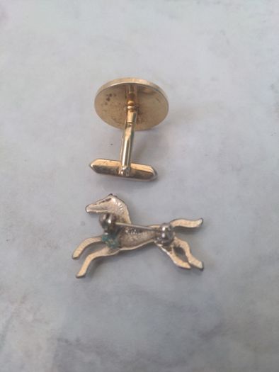 Horse brooches