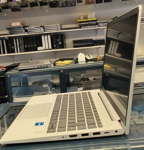 HP ProBook 440 G9 14'' Notebook i5-1235U 12th Gen 16GB RAM 256GB SSD Windows 11 Pro.