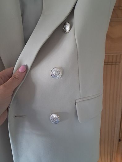 Sleeveless blazer