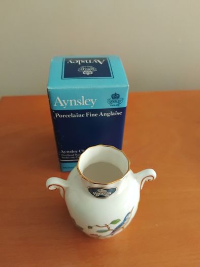 Aynsely  small vase in original box