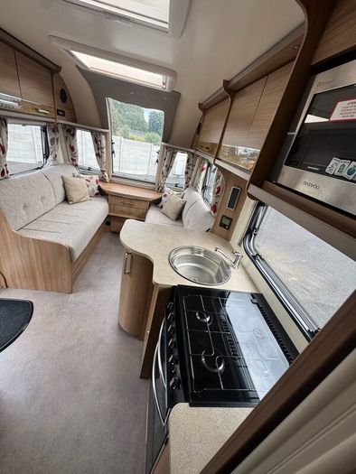 2017 Bailey Pegasus Brindisi - fixed Island - Bed