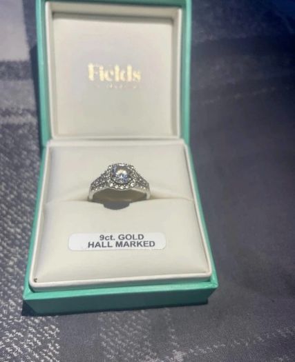 9ct white gold ring