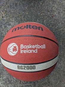 Molten BG2000 Basketball