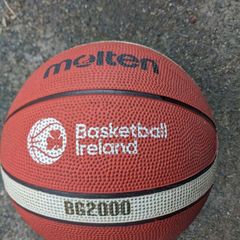 Molten BG2000 Basketball