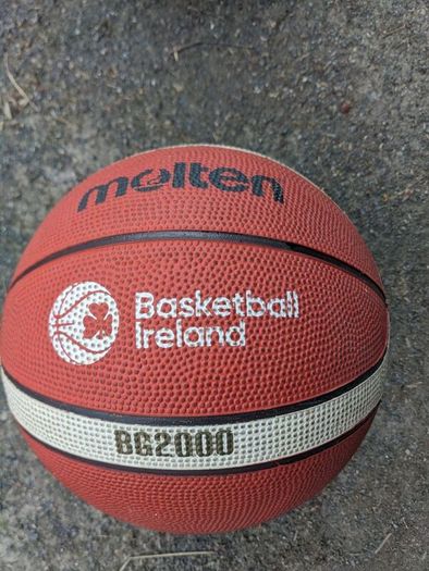 Molten BG2000 Basketball