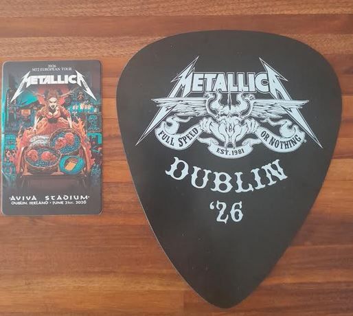 Metallica fan card and plectrum