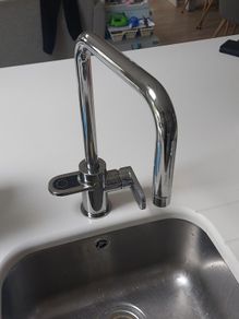 Boiling water tap