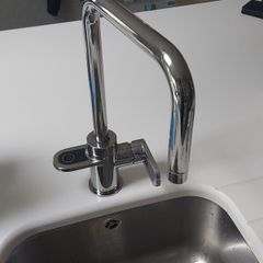 Boiling water tap