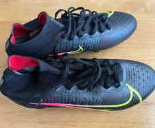 Size 39 Nike football shoes
