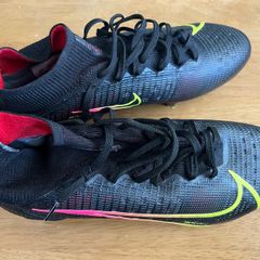 Size 39 Nike football shoes