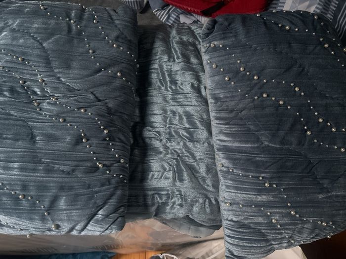 Velour throw and cushions