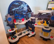 Fisher-Price Imaginext DC Super Friends Batcave
