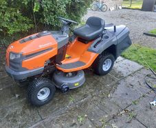 Ride on lawnmower