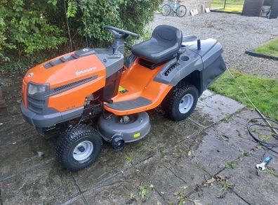 Ride on lawnmower