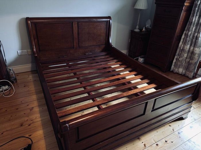 5ft Sleigh Bed in Solid Mahogany