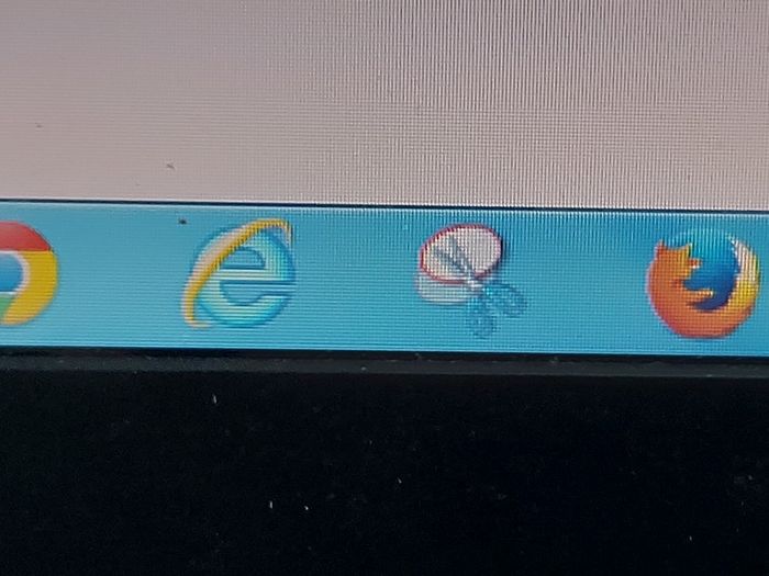 HP G61 15.6 inch Laptop, Model No. G61-110SA, I nte Pentium Dual Core CPU T4300, 2.1GHz, 4GB Ram, 500GB HDD, Windows 7,Explorer,  chrome, Firefox,etc