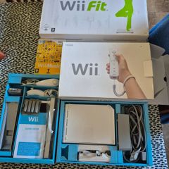 Nintendo Wii & Wii Fit Board