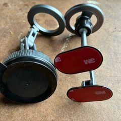 2 magnetic mobile phone holders