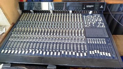Behringer Eurodesk MX 8000A
