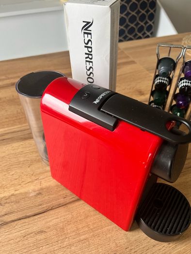 Coffee machine Nespresso + Capsules holder + Capsules + Descaling sachet