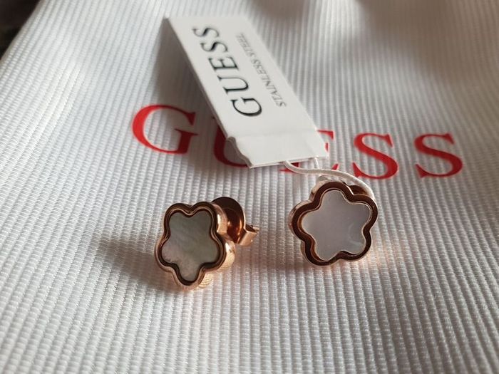 New Guess Earrings Studs