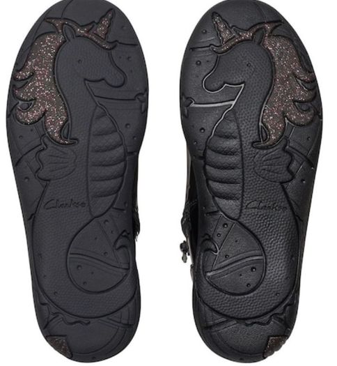 Girls boots
