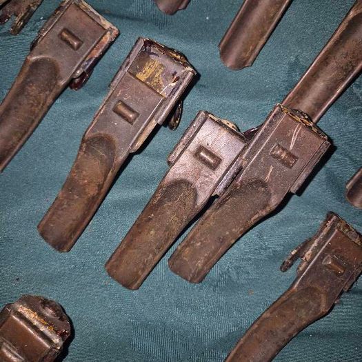 Rare Antique carpet clips x30 in metal copper tone