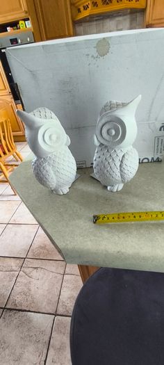 Vintage Owl White Reisn Book Ends