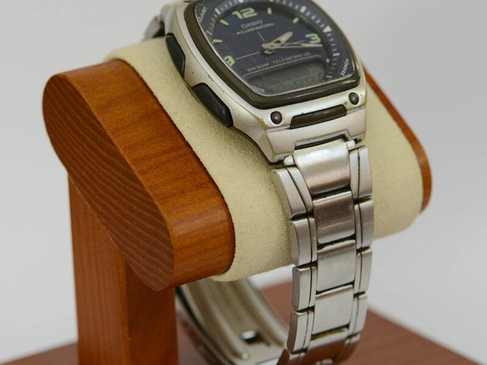 Casio Illuminator 2747 AW-81 Quartz Watch