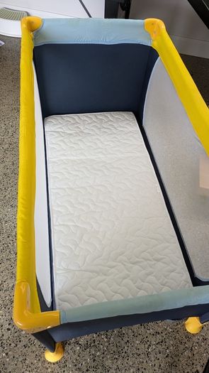 travel cot