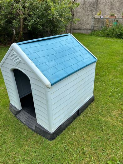 Large Plastic Dog Kennel Excellent Condition