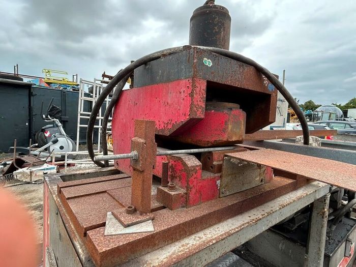 Redman Hydraulic press, clamper