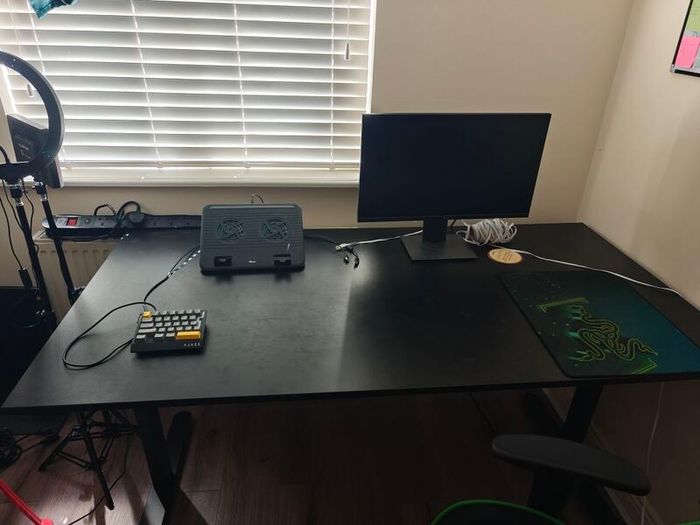 desktop and chairs gamming