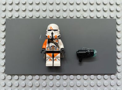 lego star wars sw0523 Clone Airborne Trooper, 212th Attack Battalion (Phase 2) minifigure - Orange Arm, Dirt Stains, Light Bluish Gray Cloth Kama, Scowl
