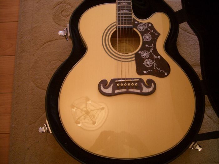 Epiphone EJ-200 SCE / N Electro Acoustic Guitar