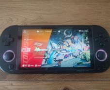 Trimui Smart Pro Retro Gaming Handheld + 512GB SanDisk Ultra CROSSMIX OS