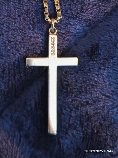 9ct gold cross and chain