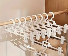 White Plastic Hangers with Clips for Skirts or Trousers White Plastic Hangers with Clips for Skirts or Trousers x20