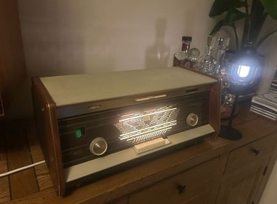 Tube Radio Receiver - Amplifier Philips B5X14A
