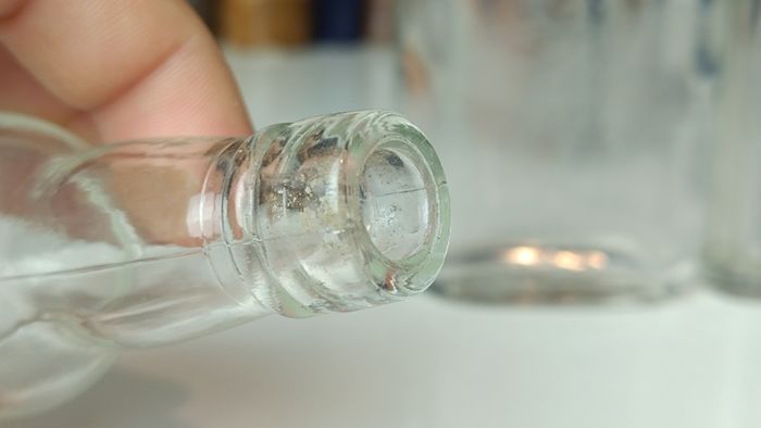 494 - Set of 6 Vintage Clear Glass Screw Cork Top Collectible Decorative Bottles and Jars
