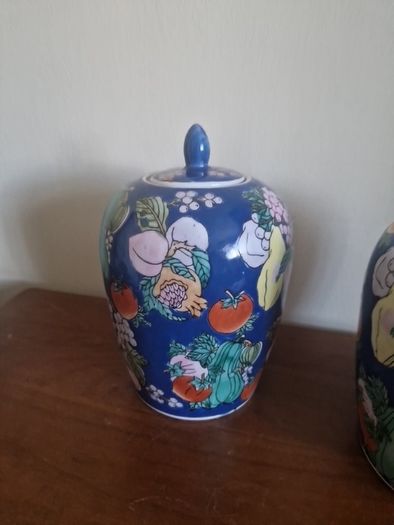 HK Dynasty matching lidded jars