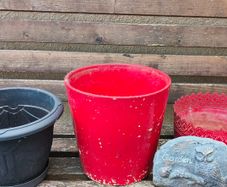 Garden pots & sign
